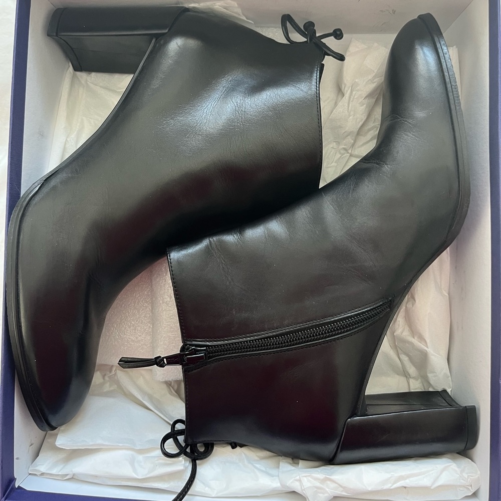 Never worn Stuart Weitzman Booties